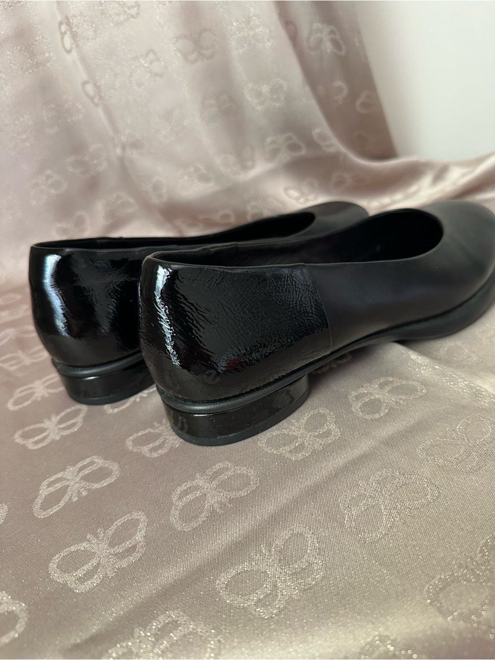 Ecco Women's Black Leather Round-Toe Ballet Flats - Picture 4 of 9
